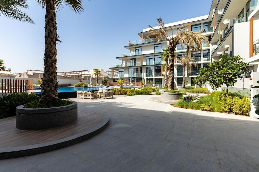 Waves - Comfortable Jvc With Balcony And Maids Dubaï