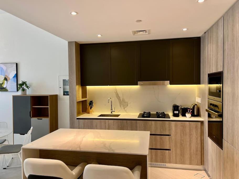 Waves - Comfortable Jvc With Balcony And Maids Appartement Dubaï