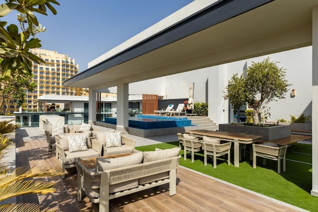 Waves - Comfortable Jvc With Balcony And Maids Dubaï