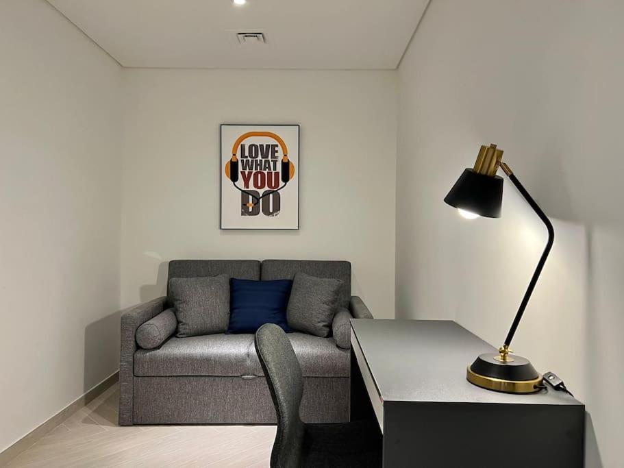 Waves - Comfortable Jvc With Balcony And Maids * Dubaï
