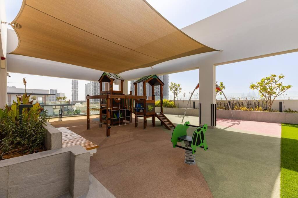 Waves - Comfortable Jvc With Balcony And Maids Dubaï