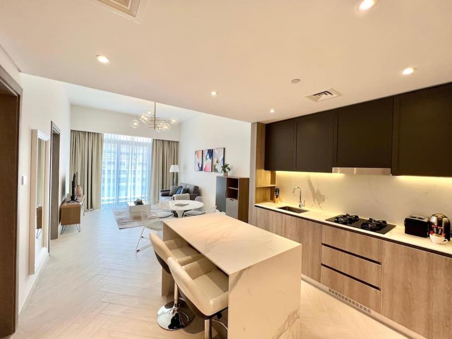 Waves - Comfortable Jvc With Balcony And Maids Appartement *