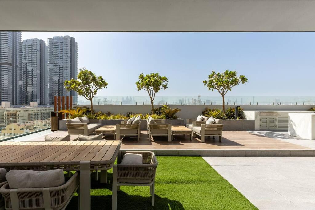 Waves - Comfortable Jvc With Balcony And Maids * Dubaï