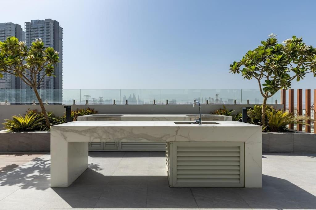 Appartement Waves - Comfortable Jvc With Balcony And Maids Dubaï