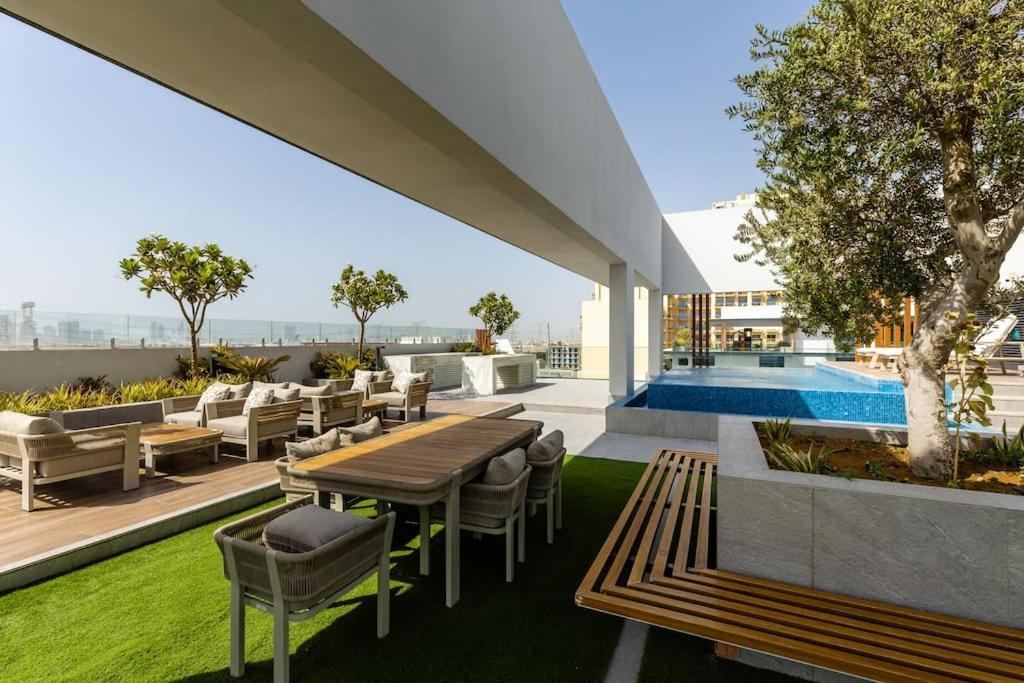 Waves - Comfortable Jvc With Balcony And Maids * Dubaï