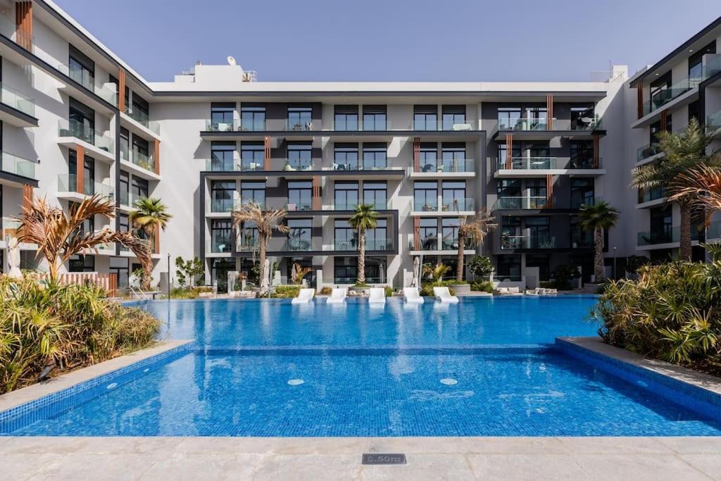 Waves - Comfortable Jvc With Balcony And Maids Appartement *